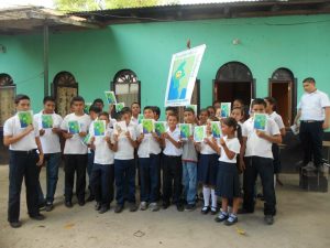 Niños en el Patio